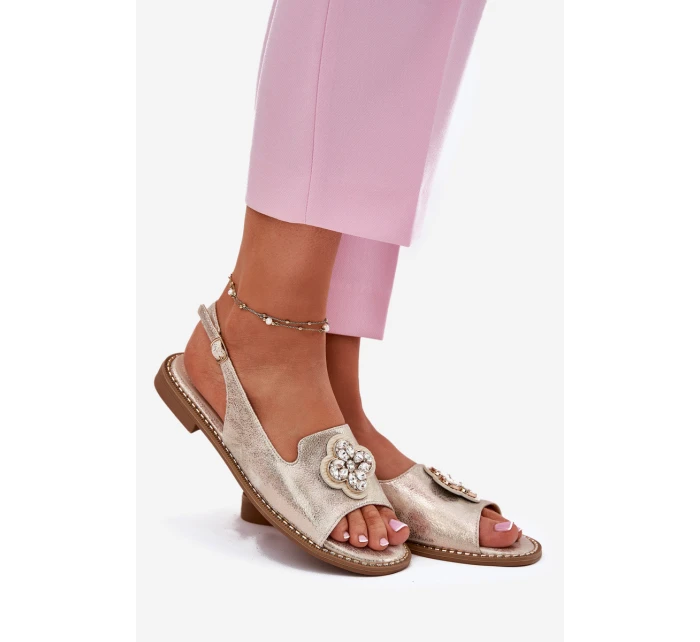 Dámské sandály na plochém podpatku s ozdobným detailem model 21696695 zlaté - S.Barski