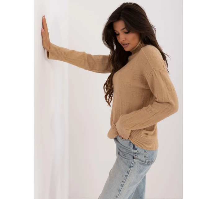 Sweter AT SW camelowy model 20459081 - FPrice Sweter AT SW camelowy model 20459081 - FPrice