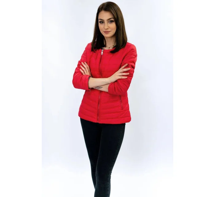 Červená prošívaná bunda s kulatým výstřihem model 16143411 - LHD Červená prošívaná bunda s kulatým výstřihem model 16143411 - LHD