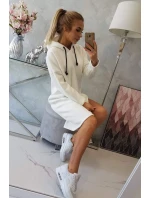 Šaty s kapucí a bočním rozparkem ecru Šaty s kapucí a bočním rozparkem ecru