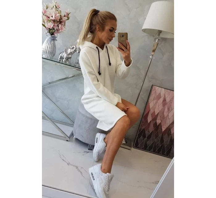 Šaty s kapucí a bočním rozparkem ecru Šaty s kapucí a bočním rozparkem ecru