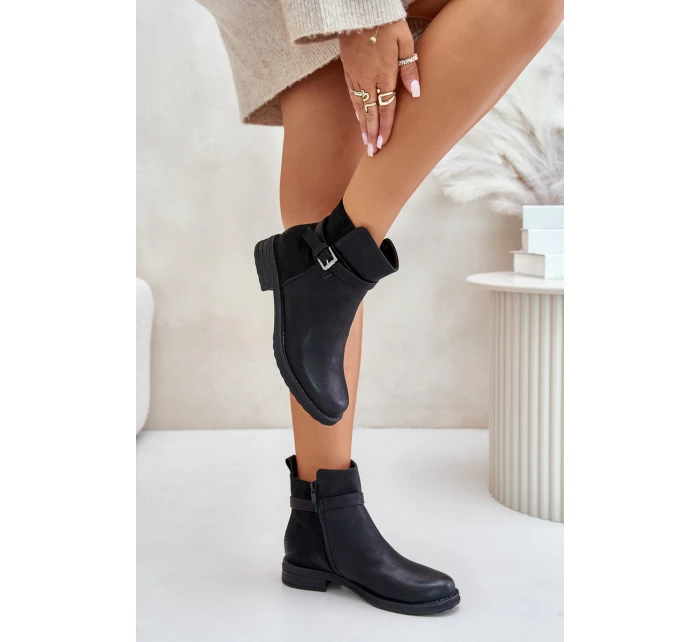 Zateplené Boty Na Plochém Podpatku Se Páskem Černé model 21675492 - EVENTO Zateplené Boty Na Plochém Podpatku Se Páskem Černé model 21675492 - EVENTO