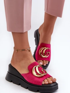 Dámské Sandály Z Eko Semiše Na Klínu A Platformě Se Zlatou Dekorací model 21658344 Fuchsie - VINCEZA