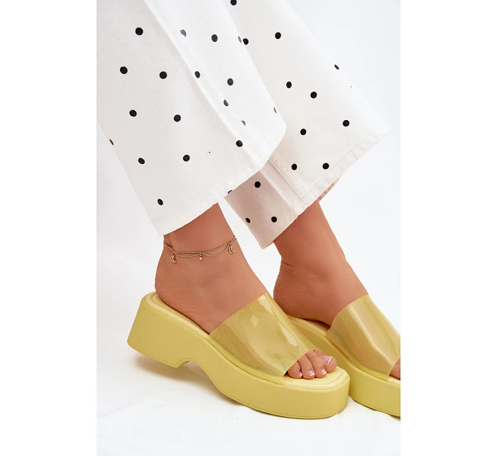 Dámské sandály s páskem Žluté model 22107247 - Boto Dámské sandály s páskem Žluté model 22107247 - Boto