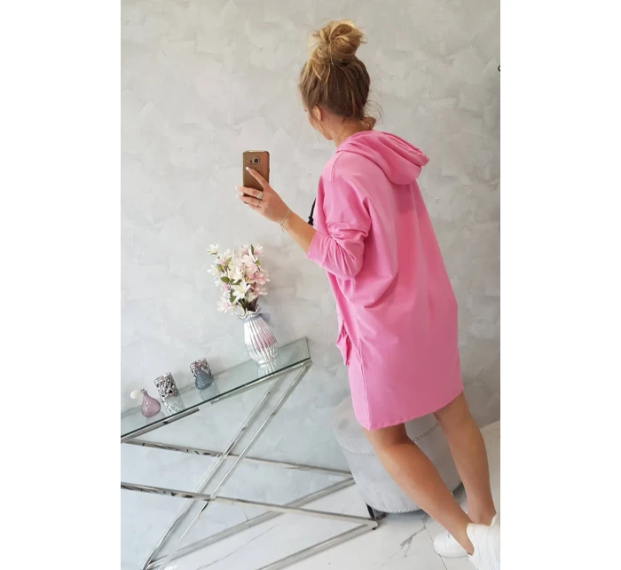 Šaty s kapucí ve světle růžové barvě Šaty s kapucí ve světle růžové barvě