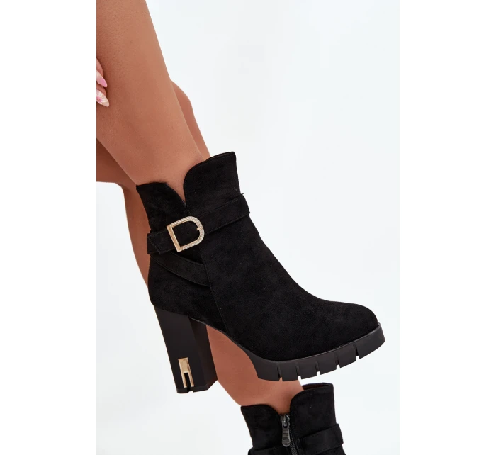 Zateplené dámské kozačky na podpatku s přezkou Černé model 21711529 - Boto Zateplené dámské kozačky na podpatku s přezkou Černé model 21711529 - Boto