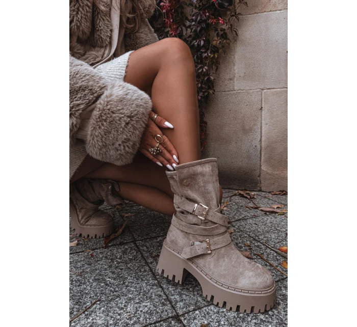 Dámské boty na podpatku s přezkami a páskem béžové model 21715455 - Boto