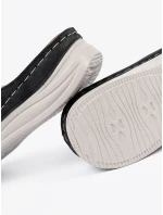 Pohodlné dámské  nazouváky černé na plochém podpatku