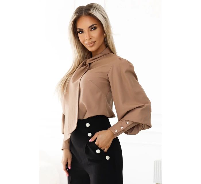 dámská halenka v karamelové barvě v stylu s dlouhými rukávy, vázáním a knoflíky model 20722306 - numoco