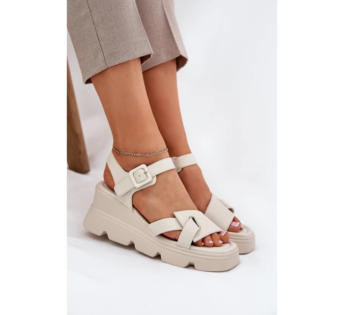 Dámské Kožené Sandály Na Klínu Artiker model 21695626 Béžové - Boto Dámské Kožené Sandály Na Klínu Artiker model 21695626 Béžové - Boto