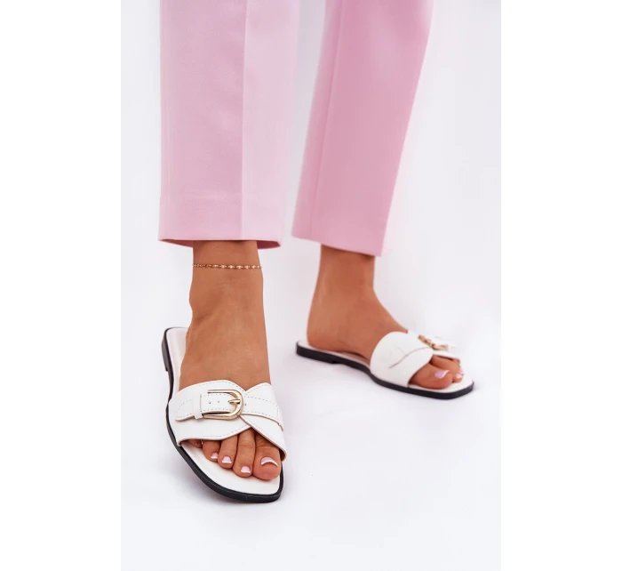 Ploché Dámské Pantofle Se Zlatou Přezkou Bílé model 21689698 - Boto Ploché Dámské Pantofle Se Zlatou Přezkou Bílé model 21689698 - Boto