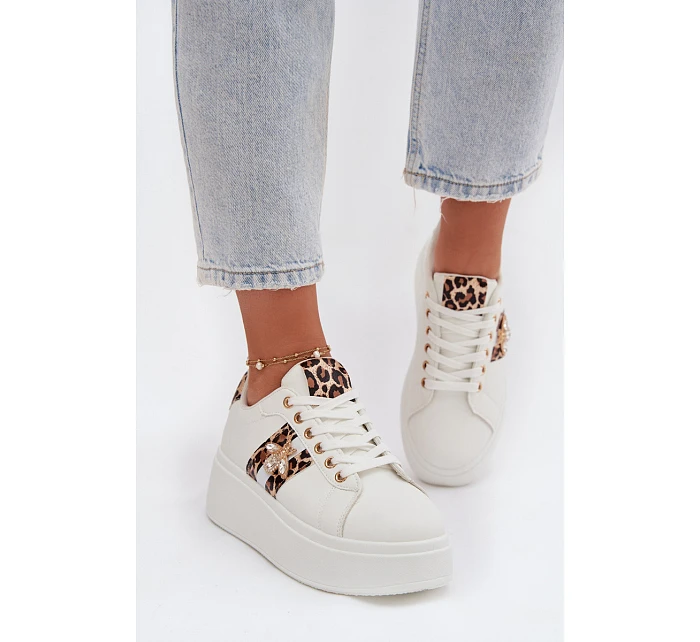 Dámské tenisky na platformě s přezkou Bílá leopardí vzor model 21918943 - Boto Dámské tenisky na platformě s přezkou Bílá leopardí vzor model 21918943 - Boto