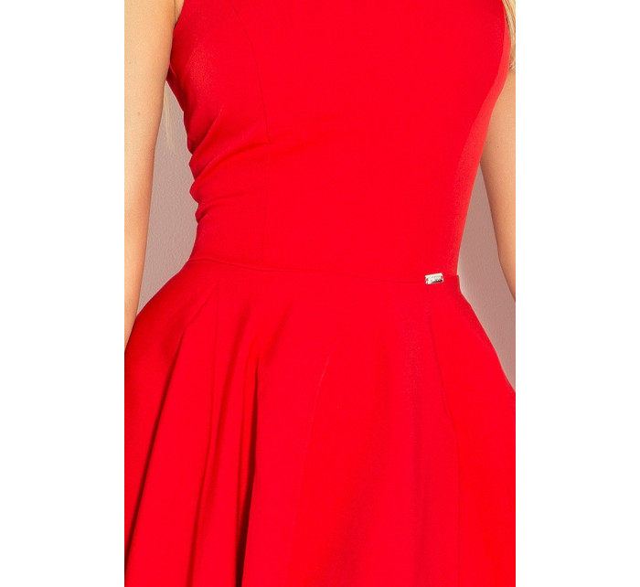 Červené šaty s výstřihem ve tvaru srdce model 4976175 - numoco