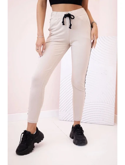 Dámské teplákové kalhoty s lampasem a šňůrkou v pase béžové