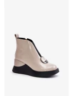 Lakované Kotníkové Boty Na Klínku Zateplené D&A Béžové Lakované Kotníkové Boty Na Klínku Zateplené D&A Béžové