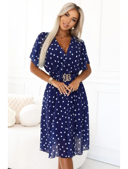 Smyslné bílé šaty s obálkovým výstřihem a ozdobným páskem tmavě modré model 21295804 - numoco basic