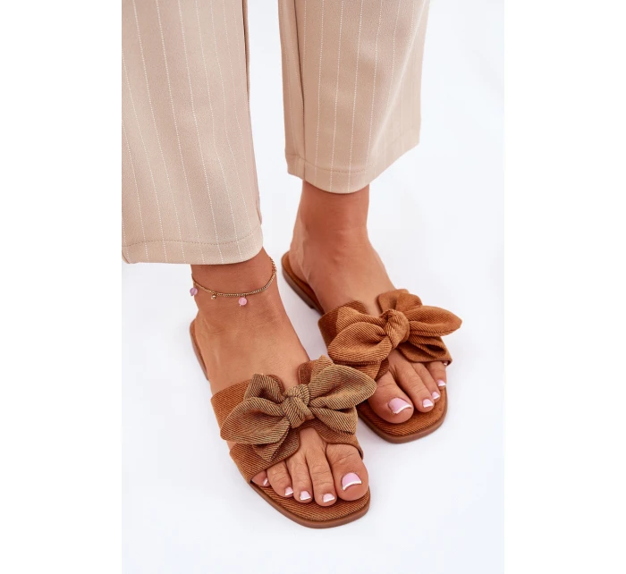 Ploché Dámské Pantofle S Mašlí Camel model 21688578 - Boto Ploché Dámské Pantofle S Mašlí Camel model 21688578 - Boto