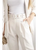 Elegantní souprava saka a kalhot světle béžové barvy Elegantní souprava saka a kalhot světle béžové barvy