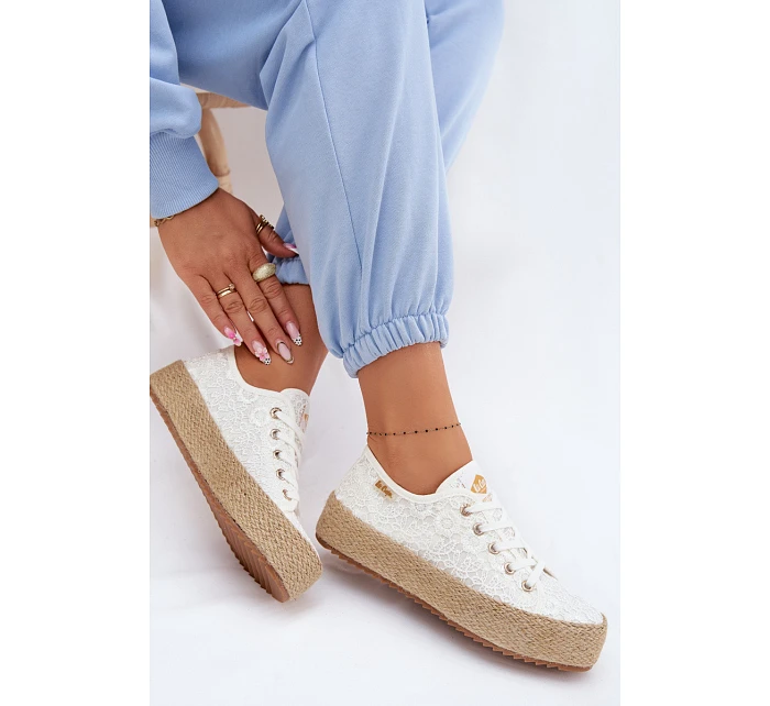 Krajkové tenisky espadrilky na platformě model 22102795 Bílé - Lee Cooper Krajkové tenisky espadrilky na platformě model 22102795 Bílé - Lee Cooper