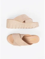 Zajímavé dámské hnědé  nazouváky na klínku