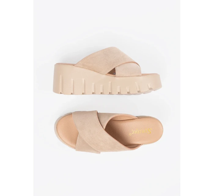 Zajímavé dámské hnědé  nazouváky na klínku