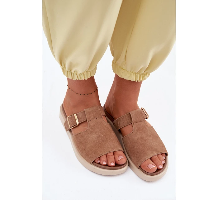 Kožené dámské sandály na platformě se zlatou sponou Camel model 22095008 - Boto Kožené dámské sandály na platformě se zlatou sponou Camel model 22095008 - Boto