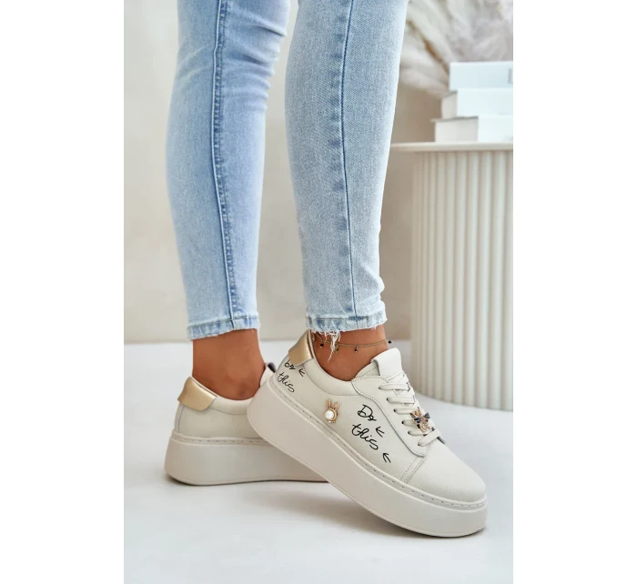 Kožené Dámské Tenisky Na Platformě S Odznaky A Nápisem Vinceza Béžové Kožené Dámské Tenisky Na Platformě S Odznaky A Nápisem Vinceza Béžové