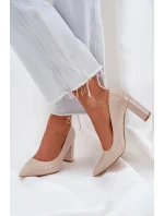 Lakované dámské lodičky na širokém podpatku Kilanne – béžové Lakované dámské lodičky na širokém podpatku Kilanne – béžové