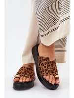 Dámské sandály na platformě a nízkém klínku s ozdobným detailem imitace leopardí kůže hnědé Saqesse