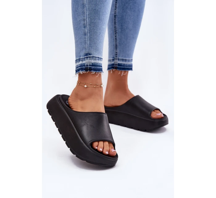 Pěnové dámské sandály na platformě černé model 21697861 - EVENTO Pěnové dámské sandály na platformě černé model 21697861 - EVENTO