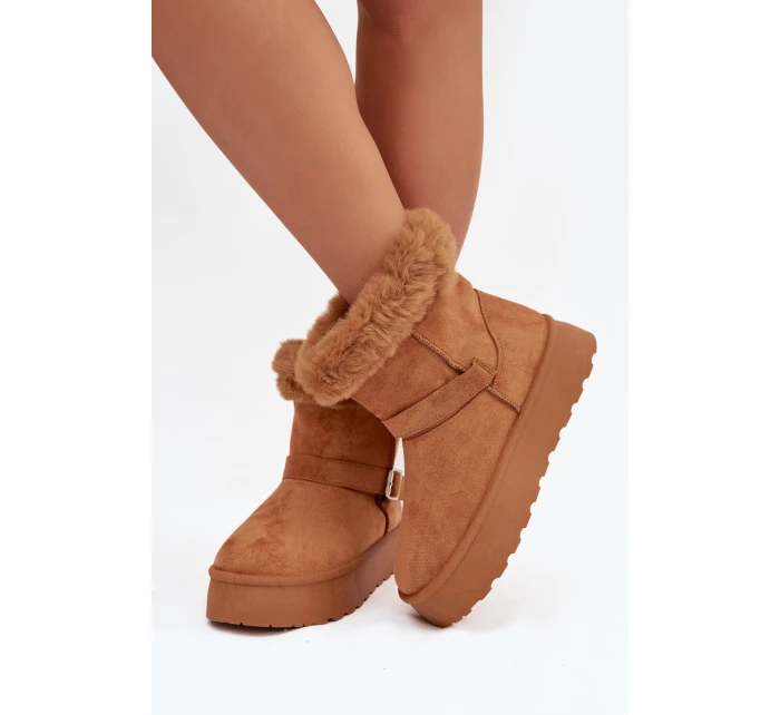 sněhule na platformě s přezkou a kožešinou Camel model 21821884 - Boto sněhule na platformě s přezkou a kožešinou Camel model 21821884 - Boto
