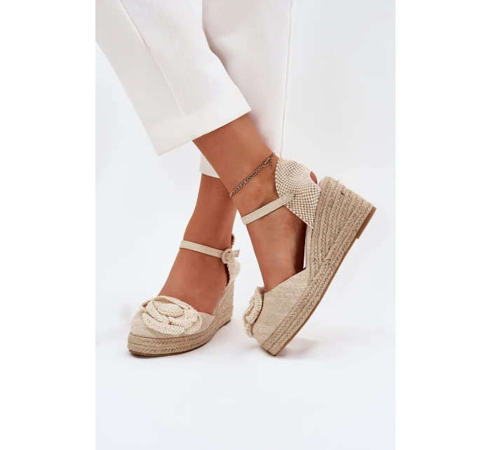 Dámské Sandály Na Klínu S Pletením A Háčkovanou Květinou Béžové Ismilea Dámské Sandály Na Klínu S Pletením A Háčkovanou Květinou Béžové Ismilea