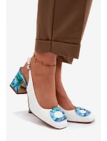 Kožené dámské sandály na podpatku s přezkou D&A model 22100330 bílé - S.Barski Kožené dámské sandály na podpatku s přezkou D&A model 22100330 bílé - S.Barski