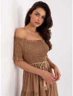 Sukienka MI SK model 21191007 camelowy - FPrice Sukienka MI SK model 21191007 camelowy - FPrice