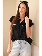 Dámská košile z model 22048777 s ozdobným límečkem a kapsami černá - K-Fashion