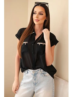 Dámská košile z model 22048777 s ozdobným límečkem a kapsami černá - K-Fashion