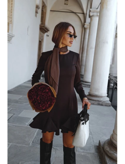 model 21296135 Šaty s volánkovým lemem hnědé - Moe