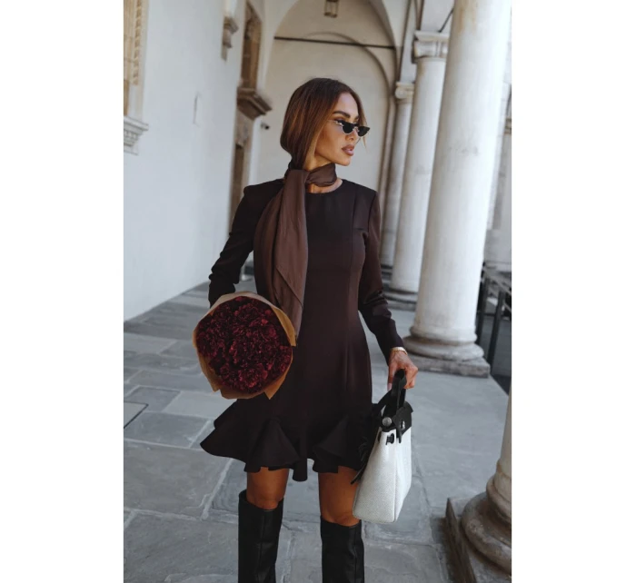 model 21296135 Šaty s volánkovým lemem hnědé - Moe