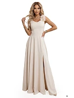model 22067486 Elegantní večerní maxi šaty s rozparkem a růžemi béžové - numoco
