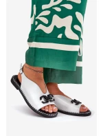 Sandály Na Ploché Podpatky S Dekorací Eko Kůže Stříbrné Tillireta Sandály Na Ploché Podpatky S Dekorací Eko Kůže Stříbrné Tillireta