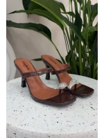 Dámské lodičky na s ozdobným detailem Čokoládové model 21943388 - Boto