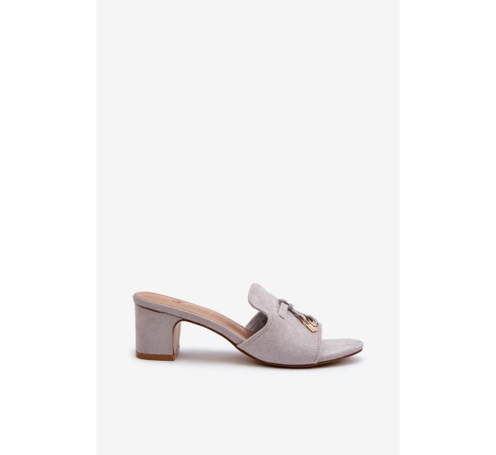 Dámské šedé sandály z semiše na podpatku model 21666896 - Boto Dámské šedé sandály z semiše na podpatku model 21666896 - Boto