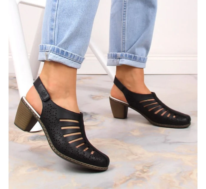 Dámské pohodlné kožené sandály na podpatku model 22021681 - Rieker