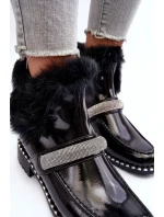 Nízké lakované kotníkové boty s kožíškem a S zdobením.Barski černá Nízké lakované kotníkové boty s kožíškem a S zdobením.Barski černá