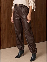 Spodnie damskie joggery z paskiem model 22386954 - FashionStreet Spodnie damskie joggery z paskiem model 22386954 - FashionStreet
