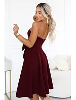 – elegantní midi šaty bez ramínek ve stylu s mašlí – bordó model 22405098 - numoco – elegantní midi šaty bez ramínek ve stylu s mašlí – bordó model 22405098 - numoco