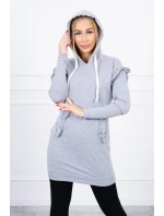 Šaty s ozdobnými volánky a kapucí šedé barvy Šaty s ozdobnými volánky a kapucí šedé barvy