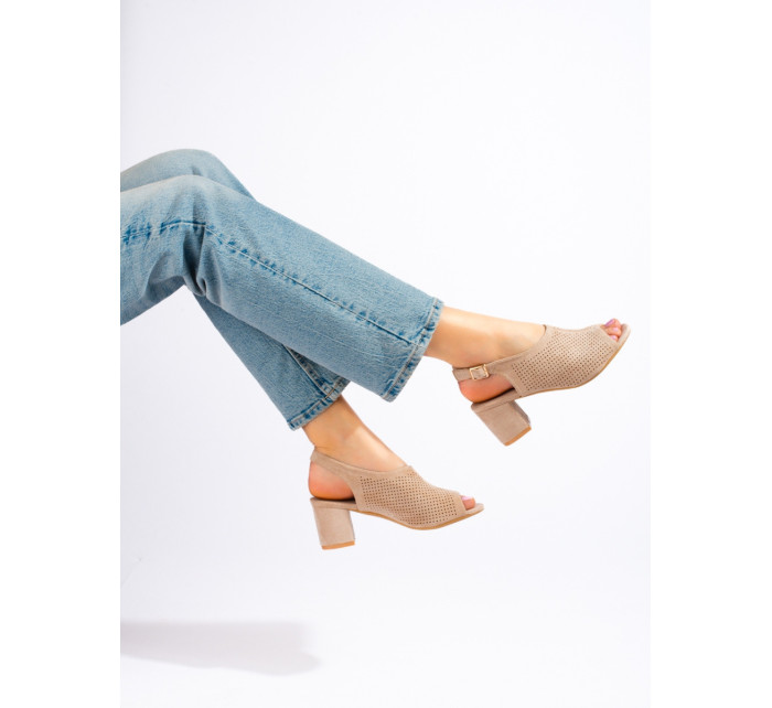 Pohodlné hnědé dámské  sandály na širokém podpatku