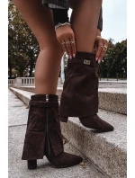 Zateplené dámské kozačky na podpatku s ozdobným páskem čokoládové model 21715350 - Boto