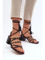 Šněrovací sandály na nízkém podpatku zdobené špendlíky černé Chrisele Šněrovací sandály na nízkém podpatku zdobené špendlíky černé Chrisele